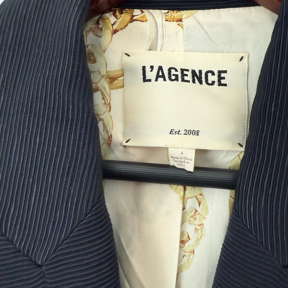 L'AGENCE Jennah Navy Blazer with Gold Button - size 4 - Picture 2 of 7